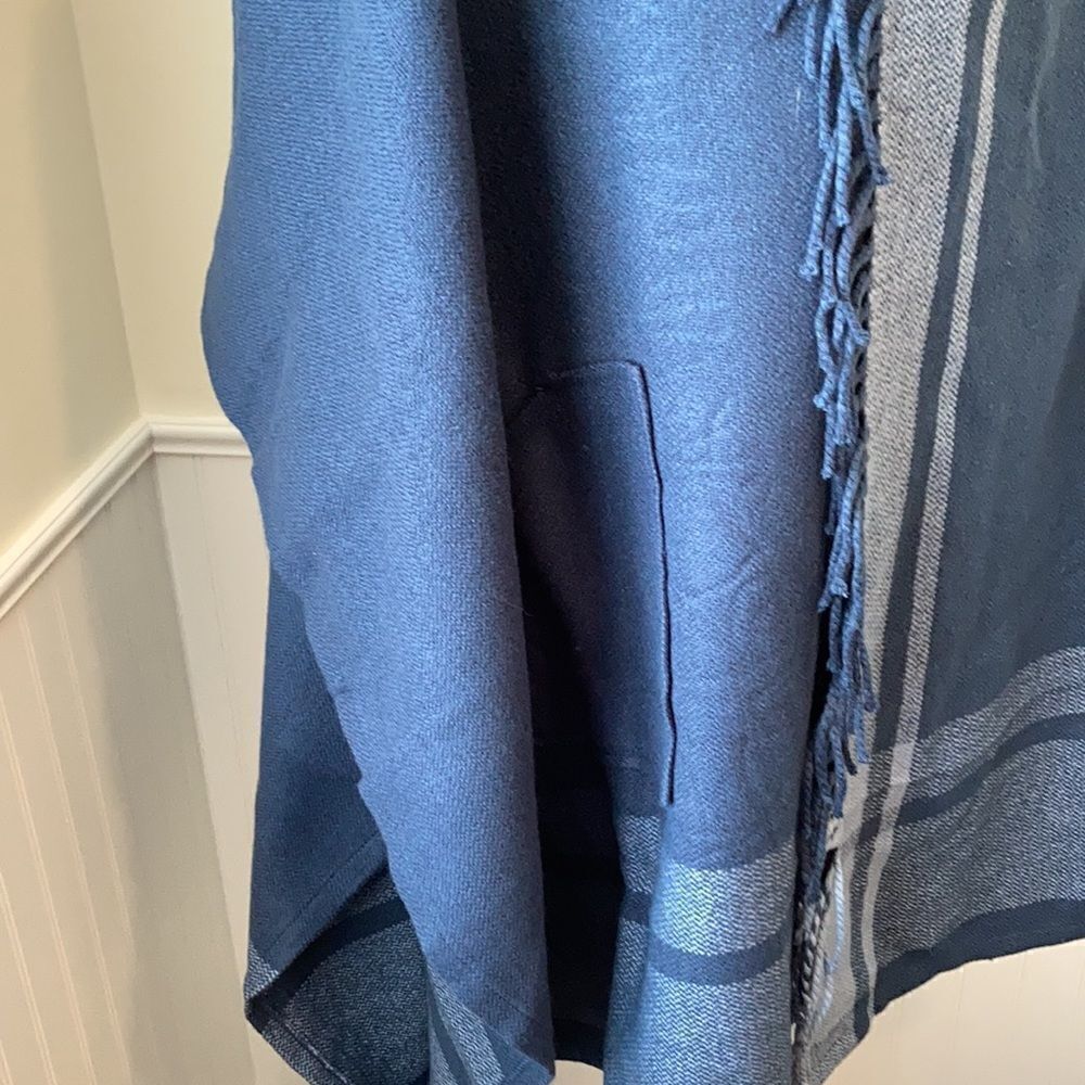 ECHO Fringe Wrap Shawl Blue OS NWT - Picture 4 of 9